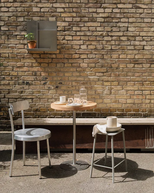 64 Bænk Corten / Travertin