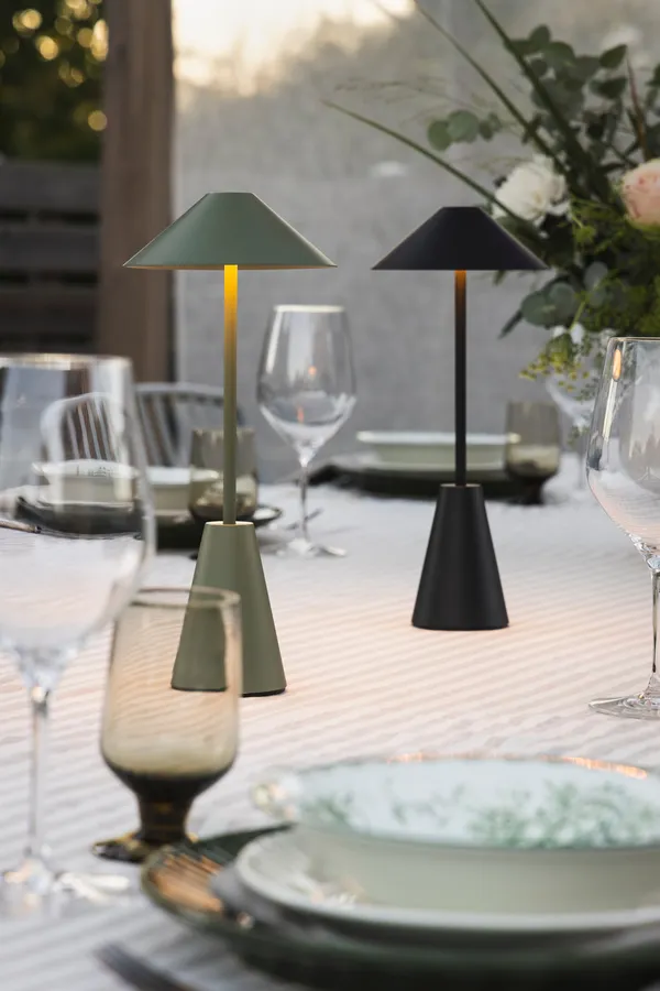 Cannes 32 Bordslampa Portabel Svart