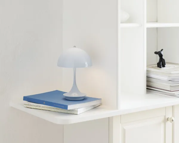 Panthella 160 Bordlampe Bærbar Pale Blue Opal Acryl