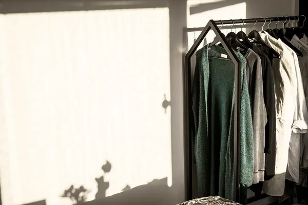 Clothing House Vaateteline Musta