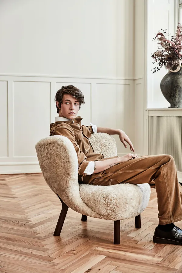 Little Petra VB1 Loungestol Fåreskind Moonlight / Valnød