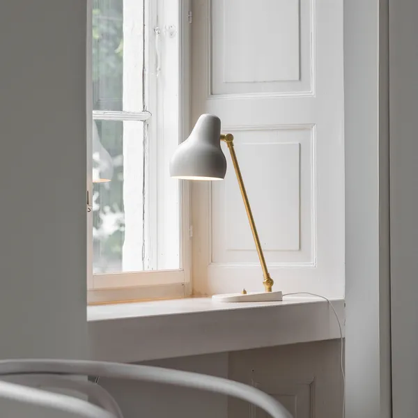 VL38 Bordlampe Sort
