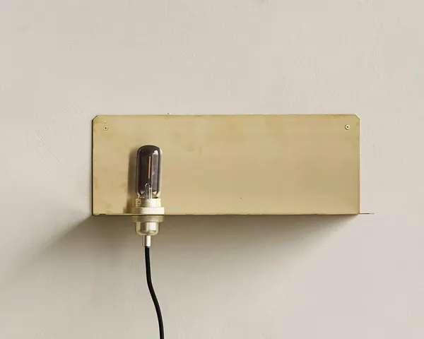 90° Væglampe med Hylde Messing