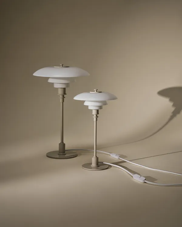 PH 2/1 Bordslampa Glossy Beige