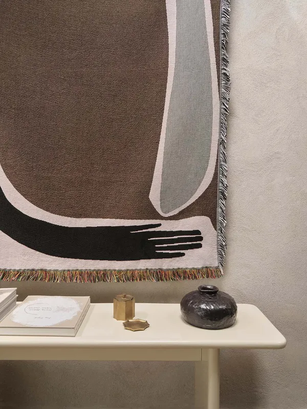 Pose Tapestry Teppe / Veggpynt 120x170 cm Coffee