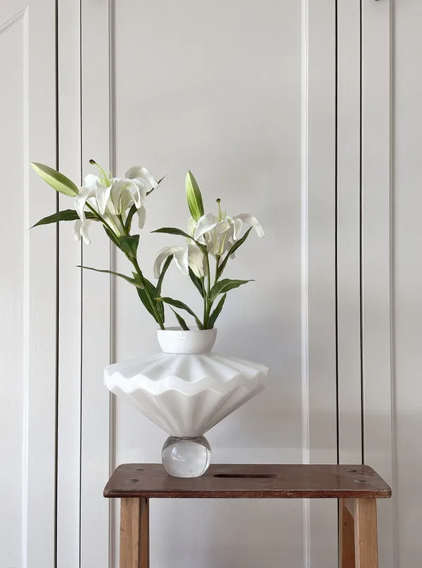 Ballerina Vase 23 cm Milky