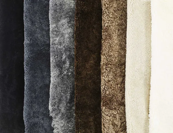 Lamino Fåtölj Med Fotpall Fårskinn Espresso / Lackad Bok