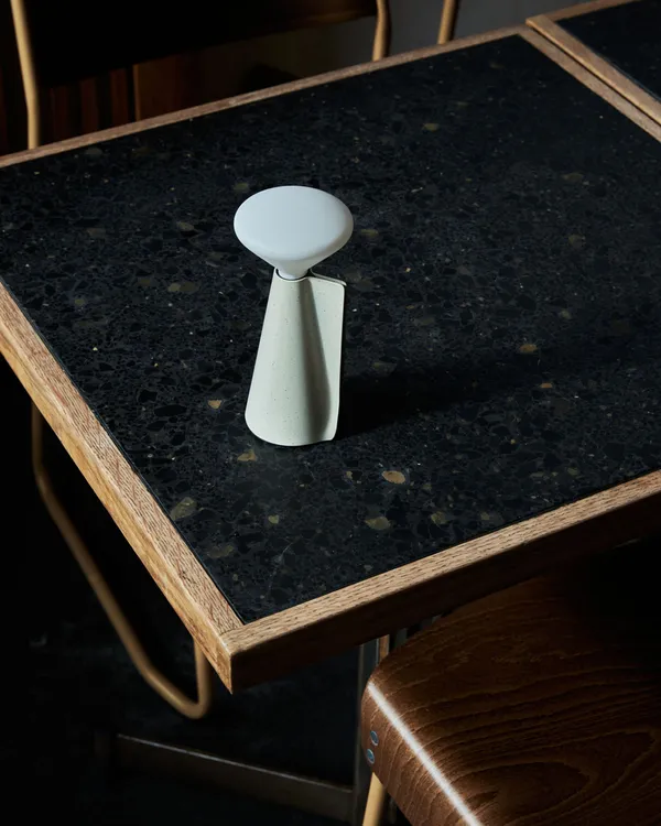 Mantle Portabel Lampa Stone