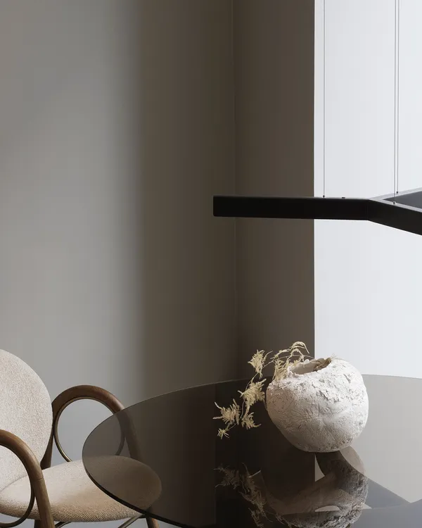 Triiio Spisebord Ø135 cm Røkt Eik / Bronseglass