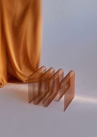Curva Avisstativ Amber