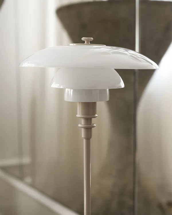 PH 2/1 Bordslampa Glossy Beige