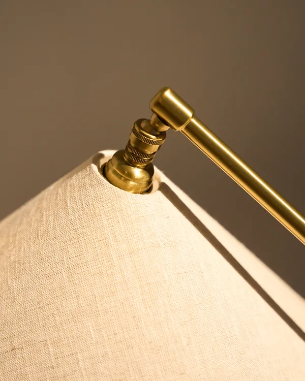 Gräshoppa Bordlampe Messing / Canvas