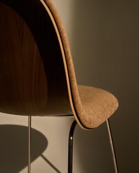 GUBI 3D Spisebordsstol Rustfrit Stål / American Walnut / Belsuede Special Dedar 132