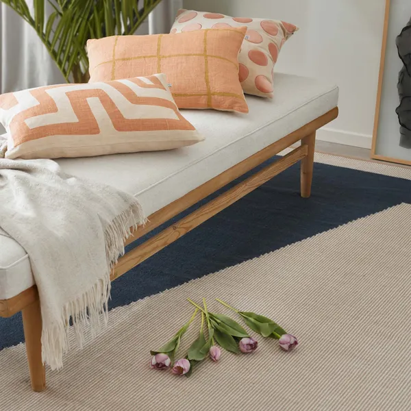 Una Traceable Rug 230x320 cm Dark Blue/Beige/Off White