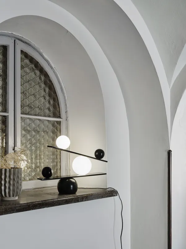 Balance Bordlampe Sort