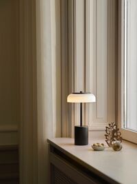 Blossi Mini Bordlampe Bærbar Sort / Opal