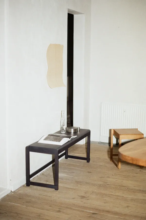 Low Stool 01 Jakkara Lämpimänruskea