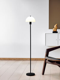 Vienda Golvlampa Svart / Opal