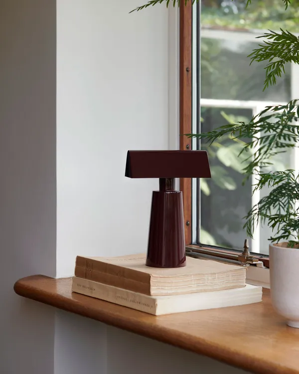 Caret MF1 Bordlampe Bærbar Dark Burgundy