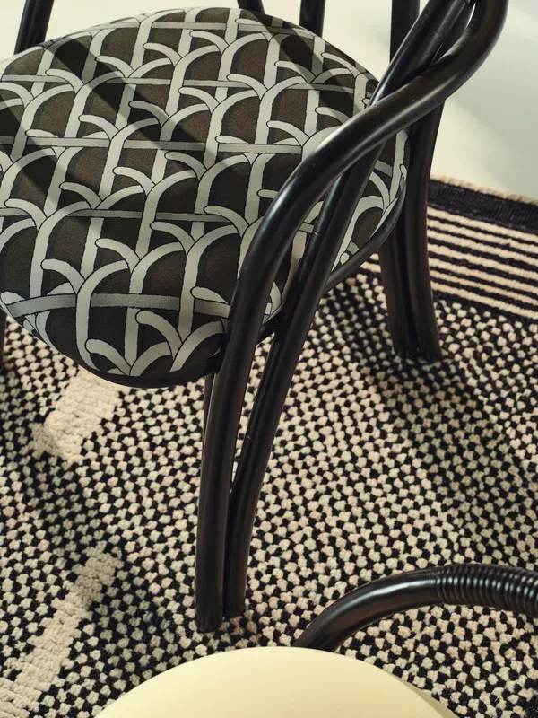 Bistra Spisestol Med Armlener Ebony / Reales Pattern 003