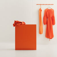 Relief Byrå Bred Med Sockel Orange