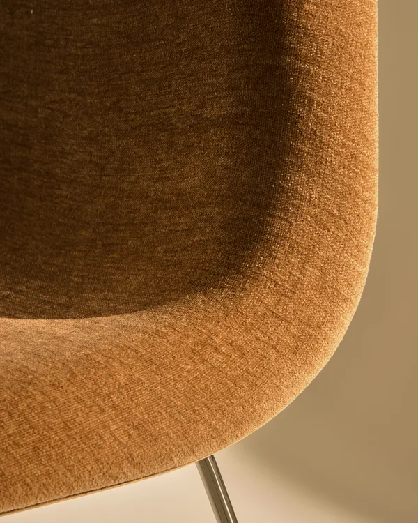 GUBI 3D Spisebordsstol Rustfrit Stål / American Walnut / Belsuede Special Dedar 132