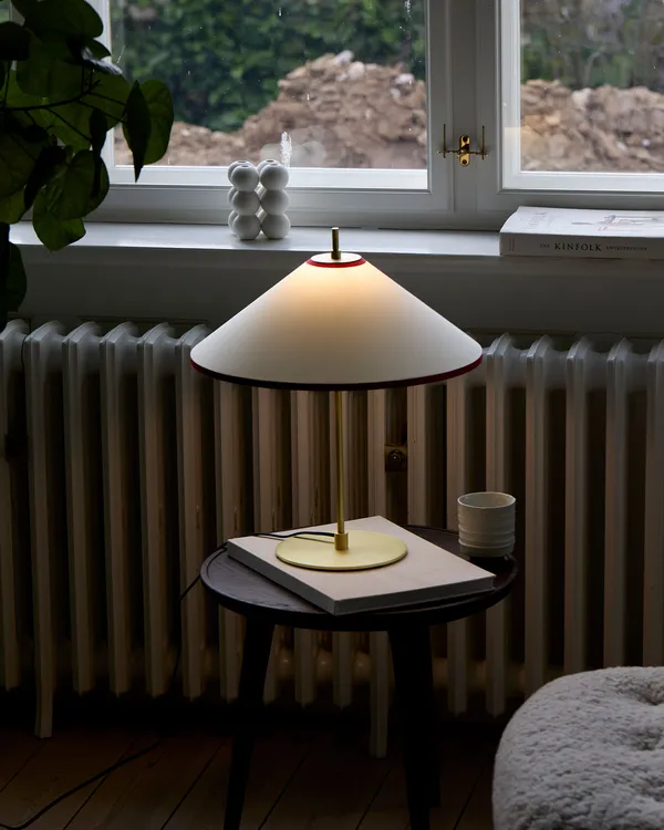 Tafta Bordlampe Ø40 cm Rød / Off-white