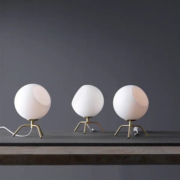 Bug 15 Bordlampe Messing/Opalglas
