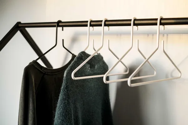 Clothing House Vaateteline Musta