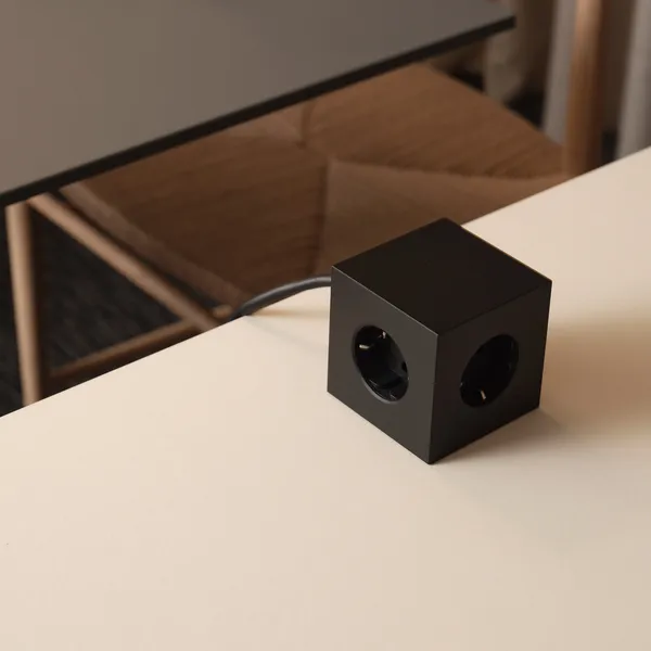 Square 1 Forlængerledning med USB-C / Magnet 18 m Stockholm Black