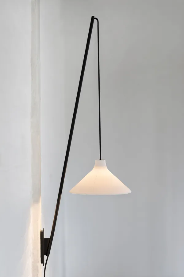 Seam Seinävalaisin Musta / Valkoinen 100 cm