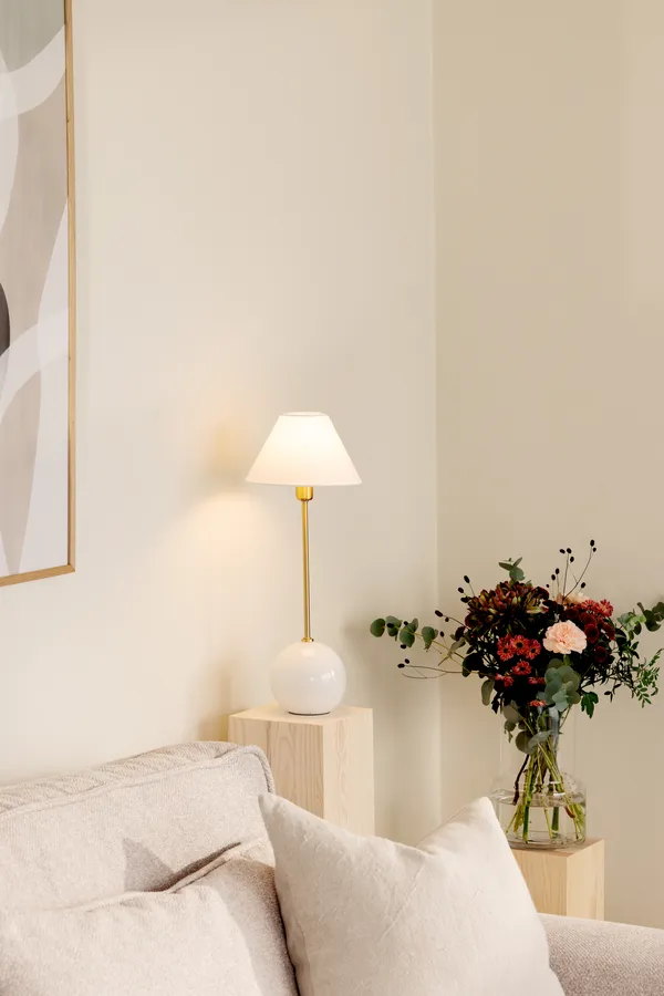 Iris 20 Bordslampa Vit