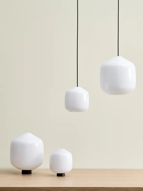 Buoy Glass Bordlampe Hvit / Soft Black 20 cm