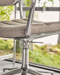 453+ Svingstol Polert Aluminium / Dark Sand