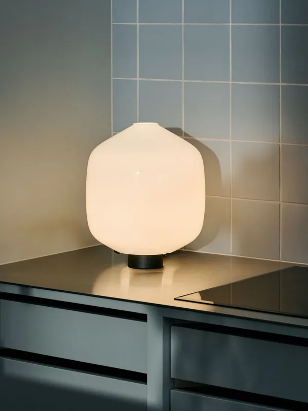 Buoy Glass Bordlampe Hvid / Soft Black 30 cm