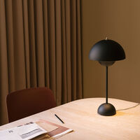 Flowerpot VP3 Bordlampe Laget av PVC Laget av malt metall Matt Black