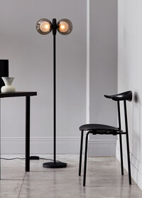 Discus 143 Gulvlampe Sort