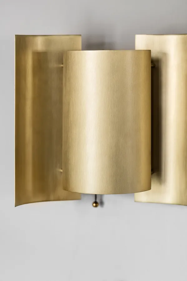 Butterfly Seinävalaisin Brushed Brass