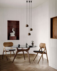 Triiio Spisebord Ø135 cm Olieret Valnød / Klart Glas