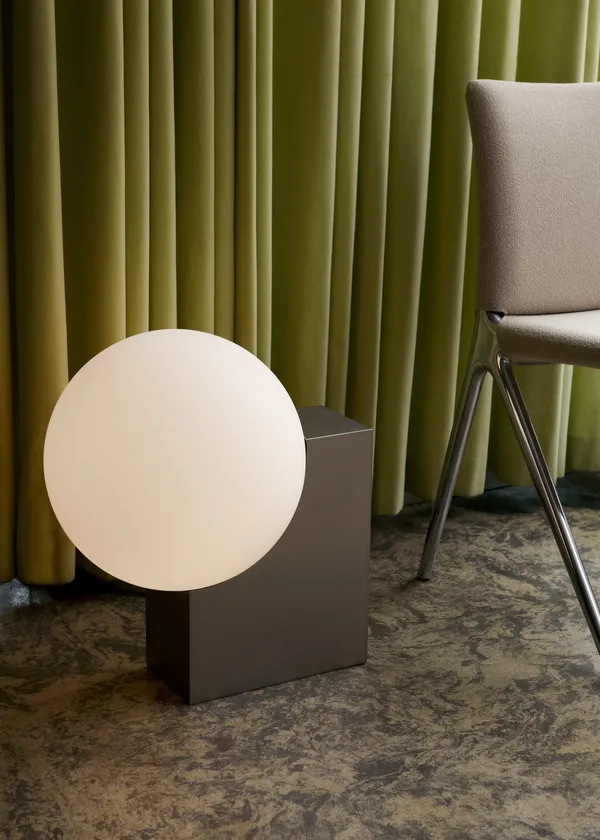 Journey SHY4 Golvlampa Borstat Stål / Opalglas