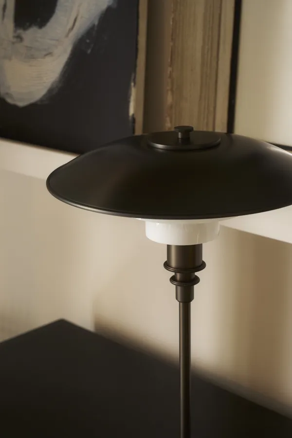 PH 3/2 Bordlampe Aged Brass / Opalglas