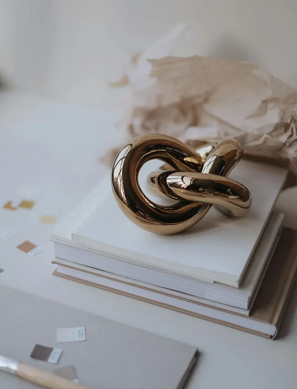 Knot Table Dekoration Liten Light Gold
