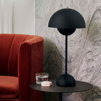 Flowerpot VP3 Bordlampe Laget av PVC Laget av malt metall Matt Black