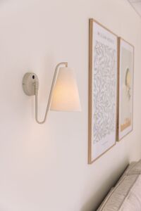 Lou Væglampe Hvid / Beige
