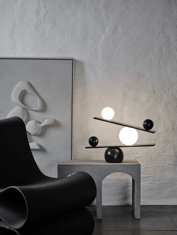Balance Bordlampe Sort