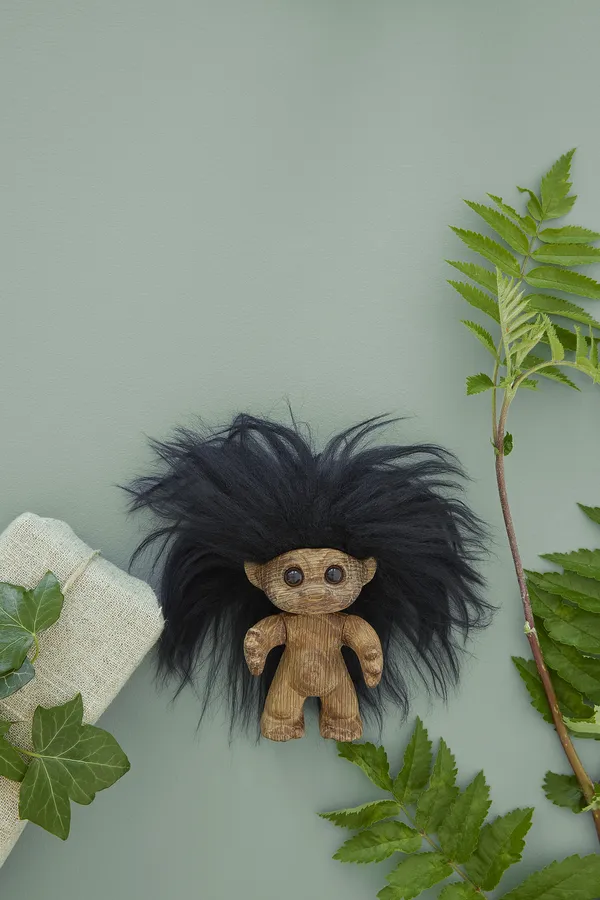 Lykkebringende trollfigur i tre 9 cm