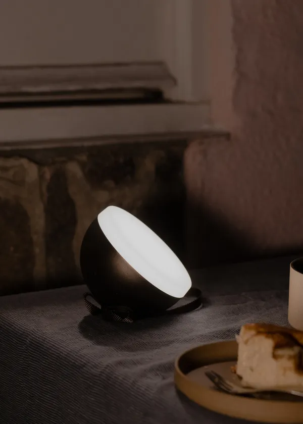 Sphere Adventure Light Pöytävalaisin Kannettava Tumma Pronssi