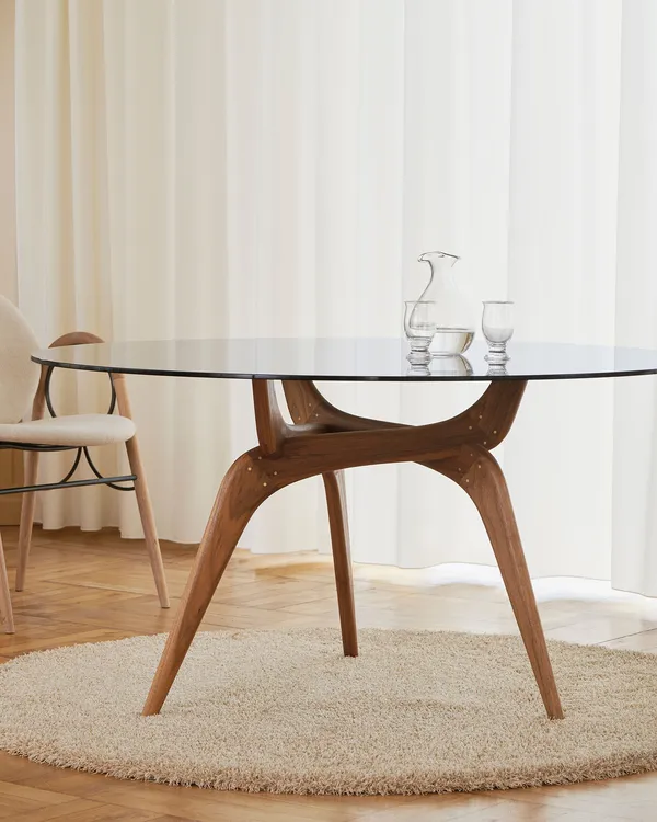 Triiio Spisebord Ø135 cm Olieret Valnød / Klart Glas