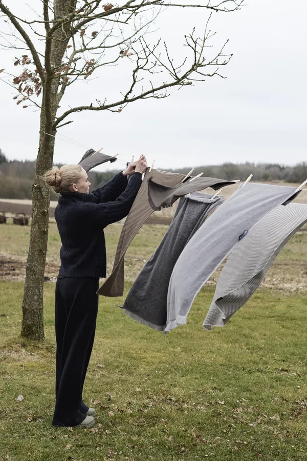 Aiho Handduk Grå 70x140 cm