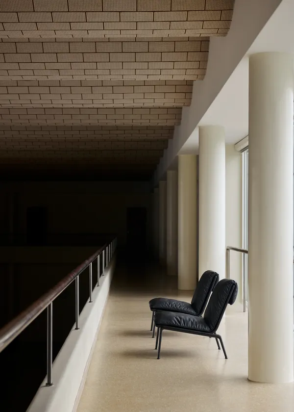 Muno LN18 Lounge-Tuoli Warm Black / Musta Nahka